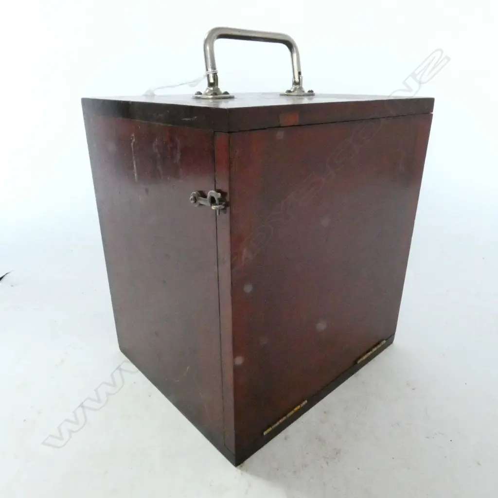 ELECTROTHERAPY DEVICE IN MAHOG BOX Image 1++